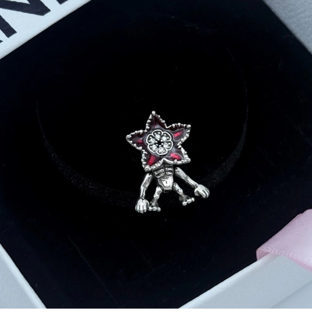 Authentic Pandora Stranger Things Moveable Demogorgon Charm - NWOT - Picture 4 of 4